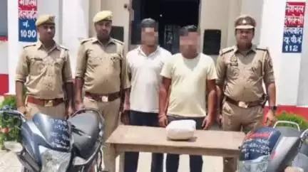 पडरौना: जटहाँ बाजार थाने की पुलिस ने कार्रवाई कर अवैध गांजा और दो मोटरसाइकिल के साथ दो तस्करों को गिरफ्तार किया