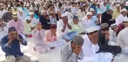 भिंड नगर: भिण्ड में ईद उल अजहा पर मुस्लिम भाइयों ने ईदगाह में नवाज अदा कर शांति से त्यौहार मनाया