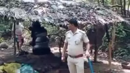 ବୌଦ୍ଧ ସଦର: ପଙ୍କୁଆଳ ଜଙ୍ଗଲରେ ଚାଲିଥିବା ଦେଶୀ ମଦ ଆଡ୍ଡାରେ ଅବକାରୀ ମୋବାଇଲ ସ୍କ୍ୱାର୍ଡର ଚଢ଼ାଉ