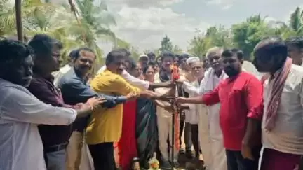 ಚಳ್ಳಕೆರೆ: ಬೆಳಗೆರೆ-ನಾರಾಯಣಪುರದಲ್ಲಿ ಸರ್ಕಾರಿ ಶಾಲಾ ಕೊಠಡಿಗಳ ನಿರ್ಮಾಣಕ್ಕೆ ಶಾಸಕ ಟಿ.ರಘುಮೂರ್ತಿ ಭೂಮಿಪೂಜೆ