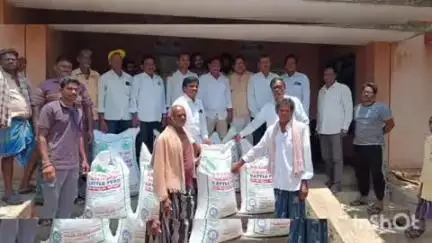 50% రాయితీపై ప్రభుత్వం ఇస్తున్న పశుదానాను రైతులు సద్వినియోగం చేసుకోవాలి: ఎంపీటీసీ యుగంధర్