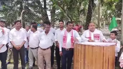 ঢেকিয়াজুলি ভাগ: চাহ জনজাতিৰ হকে সংগ্ৰাম কৰি ছহিদ হোৱা লোকসকলক সুৱৰি ঢেকীয়াজুলিত আটছাৰ ৩৭তম্‌ ছহিদ দিৱস উদযাপন