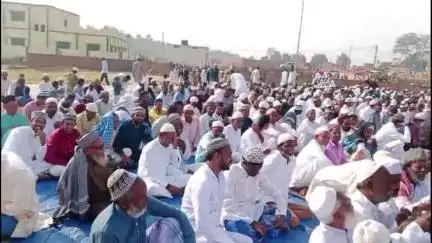 बेंगाबाद: बरवाडीह समेत कई इलाकों में ईद-उल-अजहा उत्साह के साथ मनाया गया, नमाज़ भी अदा की गई