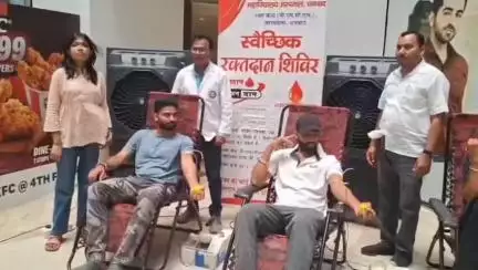 धनबाद/केंदुआडीह: सराय ढेला ओज़ोन गैलरिया में रक्तदान शिविर का आयोजन किया गया, 100 यूनिट रक्त दान करने का लक्ष्य रखा गया