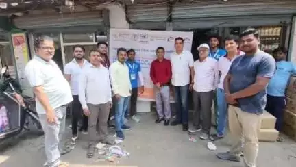 हज़ारीबाग: हजारीबाग में विश्व खाद्य सुरक्षा दिवस पर जागरूकता अभियान चलाया गया, स्ट्रीट फूड विक्रेताओं को मास्क व ग्लव्स बांटे गए