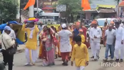 विदिशा नगर: शहर में श्री कथा व यज्ञ को लेकर अग्रवाल धर्मशाला से निकाली गई कलश यात्रा