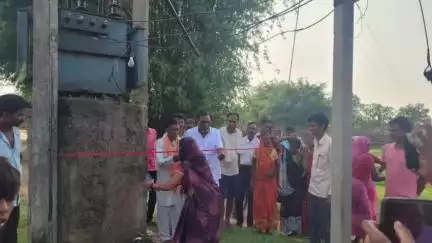 बगोदर: पोखरिया में विधायक नागेंद्र महतो ने 100 केवीए विद्युत ट्रांसफार्मर का उद्घाटन किया