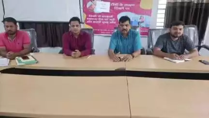 महेशपुर: सामुदायिक स्वास्थ्य केंद्र में स्वास्थ्य कर्मियों को कालाजार खोज अभियान का प्रशिक्षण दिया गया