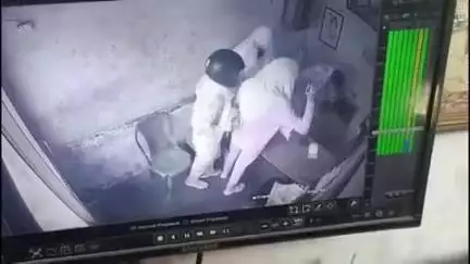रोहतक: पुराना बस स्टैंड स्थित कबाड़ी की दुकान पर तीन नकाबपोशों ने की लूट की कोशिश, घटना सीसीटीवी में हुई कैद