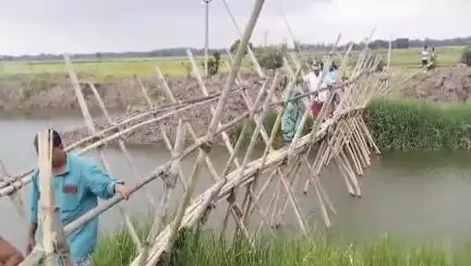 ବସ୍ତା: ବୋଳଙ୍ଗ ଗ୍ରାମରେ କୋଷ୍ଟ କେନାଲ ଉପରେ ନିର୍ମାଣ ହେବାକୁ ଥିବା ପାଦଚଲା ପୋଲ ନିର୍ମାଣରେ ସମସ୍ୟା #jansamasya