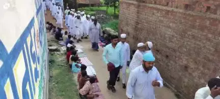 ठेठईटांगर: सिमडेगा: ठेठईटांगर जामा मस्जिद में अकीदत के साथ बकरीद की नमाज अदा की गई