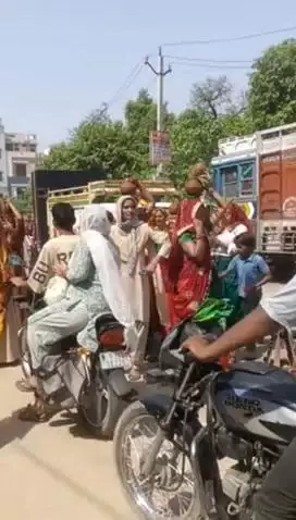 कोटपूतली में भगवान श्री गणेश की मूर्ति स्थापना के लिए महिलाओं ने निकाली भव्य कलश यात्रा