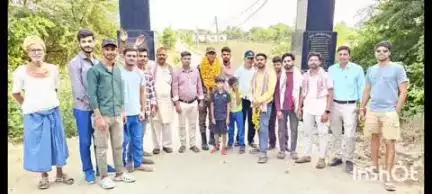 बलिया: किशुनीपुर तिवारी टोला निवासी विश्वजीत तिवारी को अग्निवीर की ट्रेनिंग के बाद घर वापसी पर हुआ भव्य स्वागत