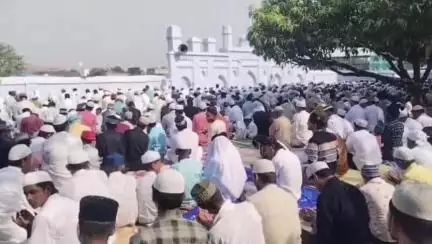 सैदपुर: सैदपुर नगर सहित ग्रामीण अंचलों में धूमधाम से मनाई गई बकरीद, नमाज के बाद हुई कुर्बानियां, प्रशासन ने दी चेतावनी
