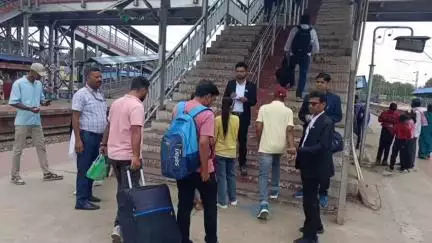 कोडरमा: कोडरमा समेत आसपास के स्टेशनों पर मेगा टिकट चेकिंग अभियान, ₹4 लाख 87 हजार का जुर्माना वसूला गया