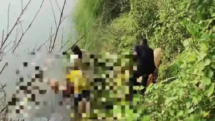 মানকাচৰ: মানকাচৰৰ ছাটকৰাইবাৰী গাঁৱত পুখুৰীত উপঙি  থকা অৱস্থাত মৃতদেহ উদ্ধাৰ