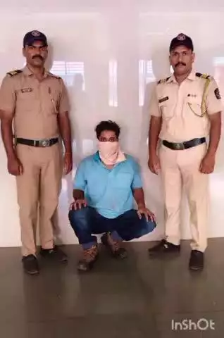 रत्नागिरी: कोकण रेल्वेस्टेशनच्या विश्रामगृहातील रिसेप्शन टेबलमधील 25 हजार रुपये चोरणाऱ्या संशयिताला पोलिसांनी तत्काळ पकडले