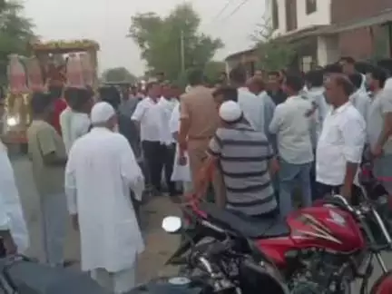 लंभुआ: सुल्तानपुर जिले के चांदा थानाक्षेत्र के मुरैनी चौराहे पर बाइक की टक्कर से युवक घायल, बाजार से घर लौट रहा था
