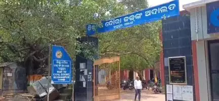 ଛତ୍ରପୁର: ବୋରିଗୁମ୍ମା ଠାରେ ଦେଶୀ ମଦ ଭାଟି ଭଙ୍ଗାରୁଜା ଘଟଣା, ବ୍ରହ୍ମପୁର ସ୍ଥିତ ଜିଲ୍ଲା କୋର୍ଟରେ ହାଜର ହେଲେ ଜୟପୁର ବିଧାୟକ