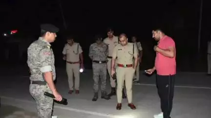 बेतिया: बेतिया में चाकू से वार कर व्यक्ति की हत्या, पुलिस अधीक्षक ने घटनास्थल का किया निरीक्षण