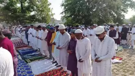 सिवान: ईदगाह में अदा की गई बकरीद की नमाज, हजारों लोगों ने लिया हिस्सा, अमन-चैन की अपील