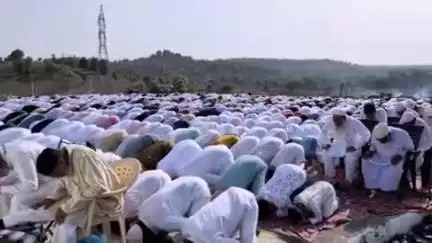 मनोहरथाना: किशपुरिया स्थित ईदगाह पर मोमिनों ने ईद उल अजहा की नमाज़ अदा की