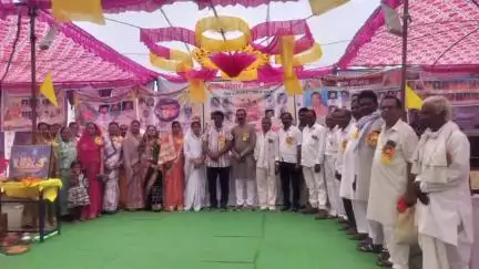गुण्डरदेही: ग्राम लिमोरा में क्षेत्रीय निषाद समाज द्वारा आयोजित वार्षिक अधिवेशन में शामिल हुए विधायक कुंवर सिंह निषाद
