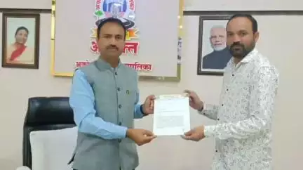 अकोला: अकोल्यात सौरऊर्जेला चालना देण्यासाठी मालमत्ता करात ५% सवलतीची मनपा आयुक्तांना निवेदनातून देव यांची मागणी