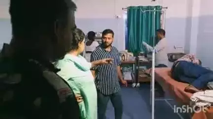 मखदुमपुर: काली मंदिर मखदुमपुर के पास अज्ञात वाहन की टक्कर से बाइक सवार युवक घायल