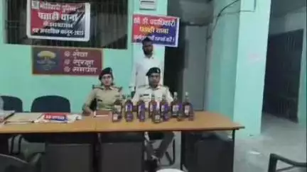 पताही: पुलिस ने नोनफरवा गांव में छापेमारी कर 15 बोतल अंग्रेजी शराब के साथ एक तस्कर को किया गिरफ्तार, थाना अध्यक्ष ने दी जानकारी