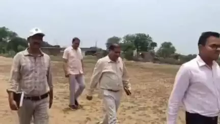 सिंगरौली: केंद्रीय जल आयोग के डिप्टी डायरेक्टर धीरज कुमार ने गढहरा में जल संरक्षण कार्यों का किया अवलोकन