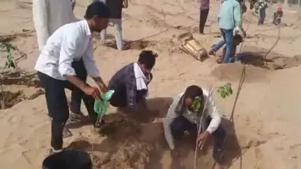 कोलायत: कोलायत के झझु गांव में कब्रिस्तान में अल-कुड्स कम्युनिटी ने लगाए 100 पौधे, संरक्षण की जिम्मेदारी भी ली