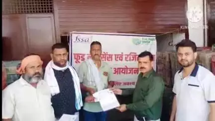 करौली: न्यू फल मंडी में चिकित्सा विभाग ने लाइसेंस एवं रजिस्ट्रेशन शिविर लगाकर बनाए 22 लाइसेंस