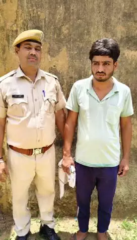 विराटनगर थाना पुलिस की टीम ने जानलेवा हमले के प्रकरण में फरार अभियुक्त को गिरफ्तार किया