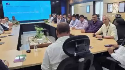 বোকাখাত: নুমলীগড়ৰ জৈবিক শোধনাগাৰ পৰিদৰ্শন কৰি  শোধনাগাৰৰ বিভাগীয় বিষয়া  সকলৰ লগত  মত বিনিময় সাংসদ কামাখ্যা প্ৰসাদ তাছাৰ