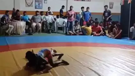 ओरमांझी: मोराबादी में राज्य स्तरीय अंडर-15 बालक-बालिका कुश्ती प्रतियोगिता सह चयन ट्रायल संपन्न