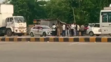 गायघाट: मैठी टॉल प्लाजा पर किन्नरों ने दूल्हे की गाड़ी रोककर किया हंगामा, ₹5100 की कर रहे थे मांग
