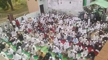 रामपुर मनिहारन: रामपुर मनिहारान में हर्षोल्लास के साथ मनाया गया ईद उल अजहा पर्व, अकीदतमंदों ने मुल्क की खुशहाली की मांगी दुआएं