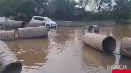 पलूस: पलूस तालुक्यातील आमनापूर येळावी धणगाव रस्ता प्रशासनाच्यादुर्लक्षाने जलमय,ग्रामस्थांना पाण्यातून प्रवास #jansamasya