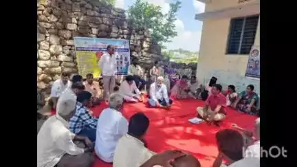వికారాబాద్: జిల్లా విద్యాశాఖ అధికారిని ఆదేశాల మేరకు నవాబుపేట మండలం ఎక్మామిడిలో బడిబాట కార్యక్రమం