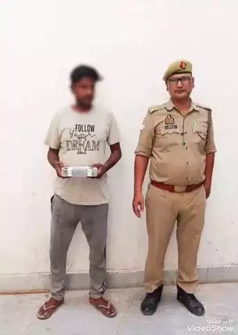 चुनार: चुनार पुलिस ने बेला गांव हाइवे के पास से अवैध तमंचा के साथ एक अभियुक्त को किया गिरफ्तार
