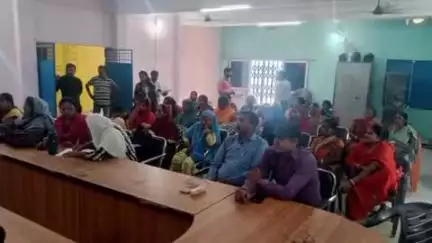 गोला: पंचायत भवन सोसोकला में किसानों को वैज्ञानिक विधि से खेती करने की जानकारी दी गई
