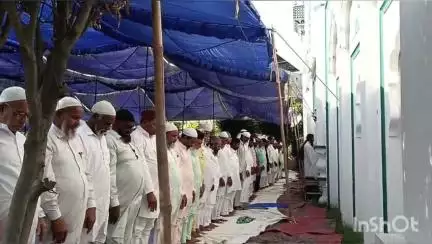 बाजपुर: देश की सलामती के लिए एक साथ उठे हजारों हाथ, मुड़िया पिस्तौर ईदगाह में सामूहिक रूप से पढ़ी गई बकरीद की नमाज