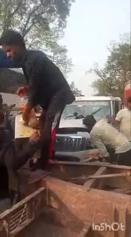 कासगंज: सोरों में पॉलिटेक्निक के सामने ट्रैक्टर और बुलेरो की हुई टक्कर, ट्रैक्टर की ट्रॉली अनियंत्रित होकर पलटी