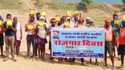 बलरामपुर: मनरेगा रोजगार दिवस पर जल संवर्धन के लिए प्रेरित करते हुए पर्यावरण संरक्षण के लिए अधिक से अधिक पौधारोपण किया गया