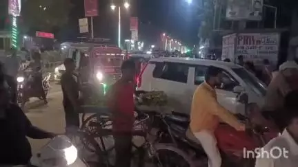 हाजीपुर: हाजीपुर के गांधी चौक पर जाम लगने से यात्रियों को हुई काफ़ी परेशानी