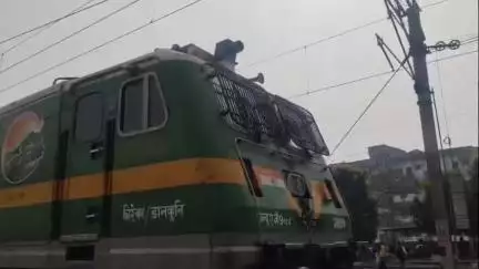 लोहरदगा: टोरी-लोहरदगा रेलवे लाइन पर बड़की चापि स्टेशन में ट्रेन के पायदान पर बैठने से किशोर घायल