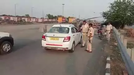 दुर्गावती: डीड़खिली के पास NH-19 पर बकरीद के त्यौहार को लेकर उत्पाद विभाग ने चलाया विशेष शराब चेकिंग अभियान