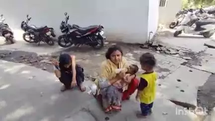 लखीमपुर: बेहड़ गांव में शराब के नशे में पति ने पत्नी व साली पर जानलेवा हमला कर किया घायल, न्याय के लिए भटक रही महिलाएं
