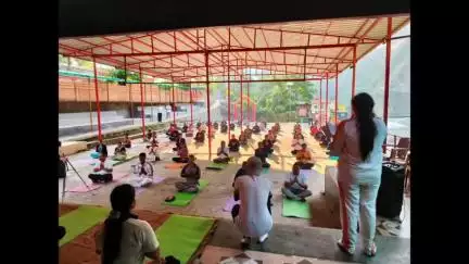 पिथौरागढ़: 11वें अंतर्राष्ट्रीय योग दिवस के तहत रामलीला मैदान झूला घाट में योग बंधन कार्यक्रम हुआ आयोजित